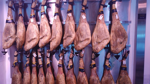 Jamones Ibéricos colgados